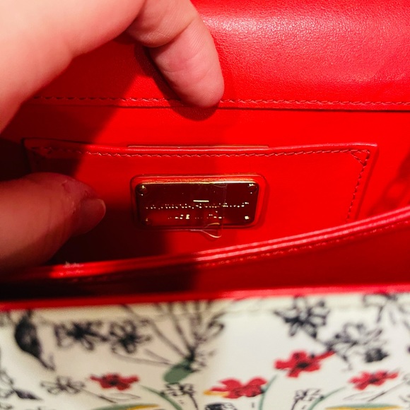 Super Rare Ferragamo Purse!!! Used once! 🤩 - Picture 4 of 4